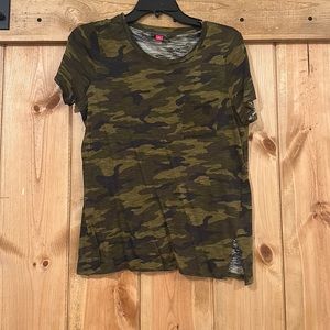 Vince Camuto Camo t-shirt